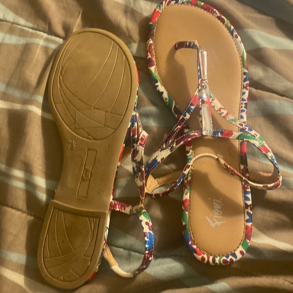 Fioni sandals